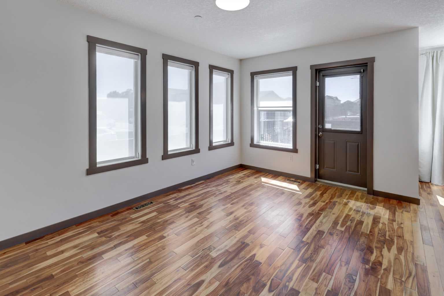 5 Covecreek Mews NE
