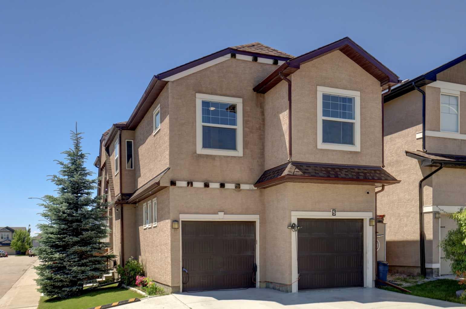 5 Covecreek Mews NE