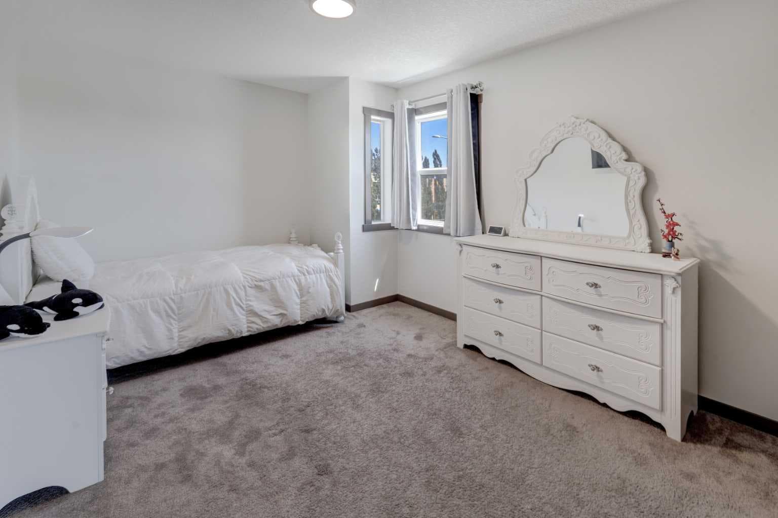 5 Covecreek Mews NE