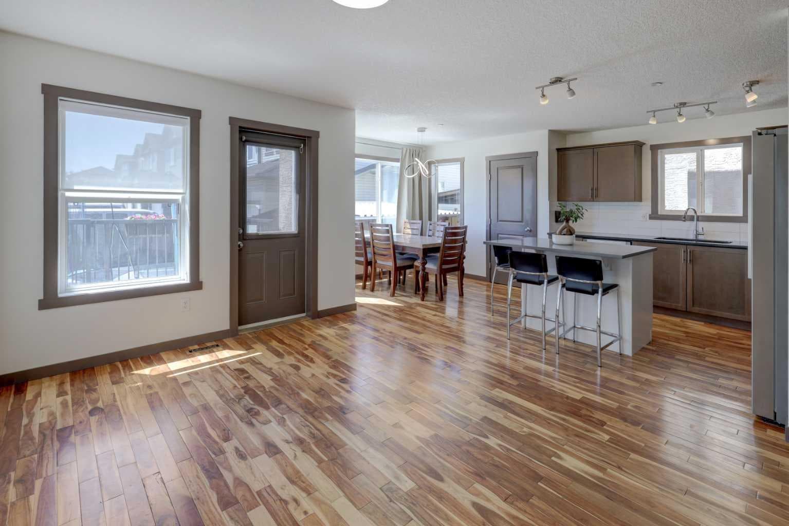 5 Covecreek Mews NE