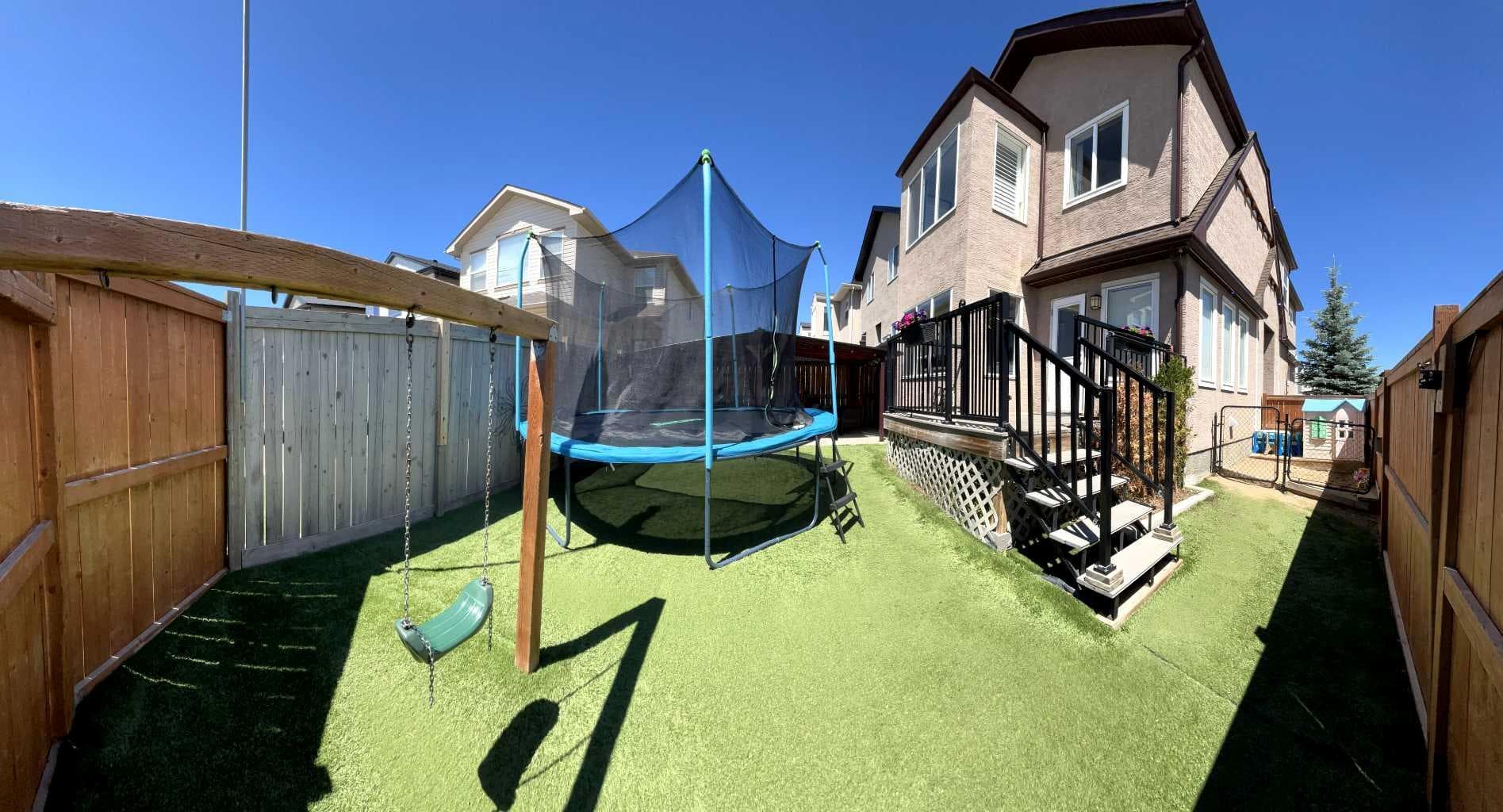 5 Covecreek Mews NE