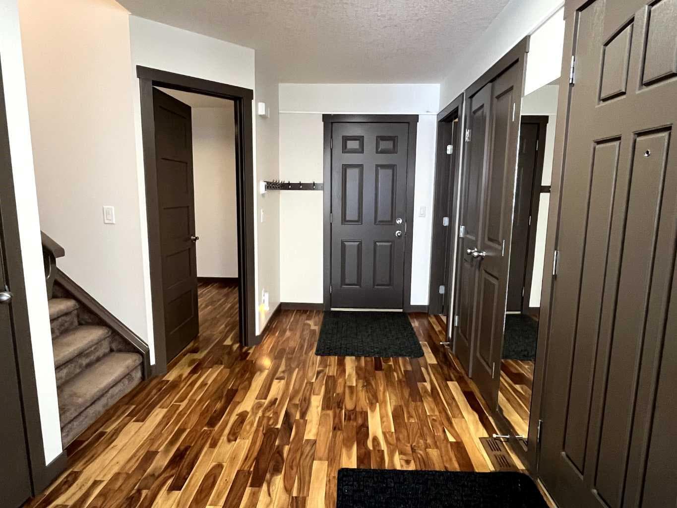 5 Covecreek Mews NE