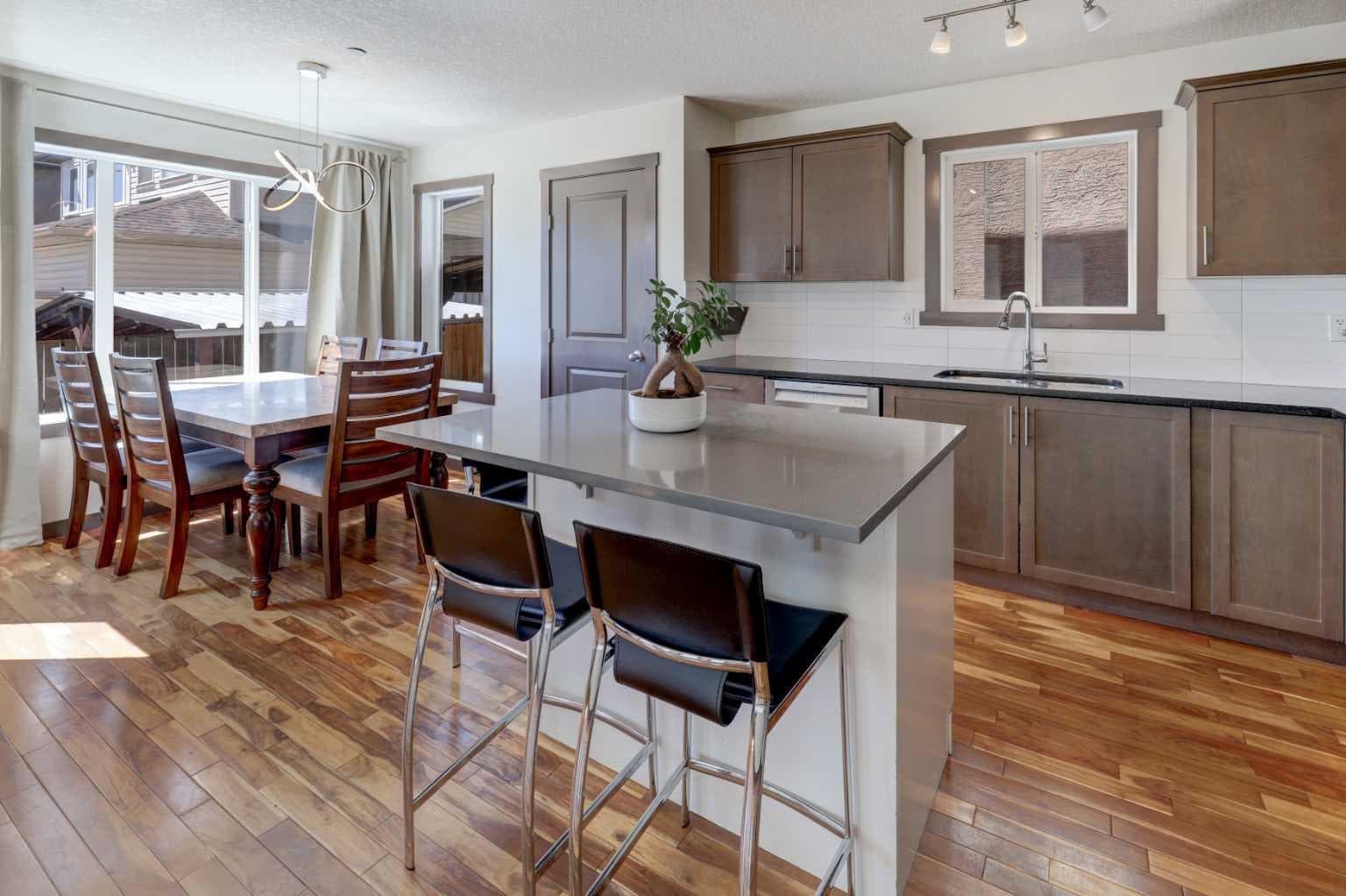 5 Covecreek Mews NE