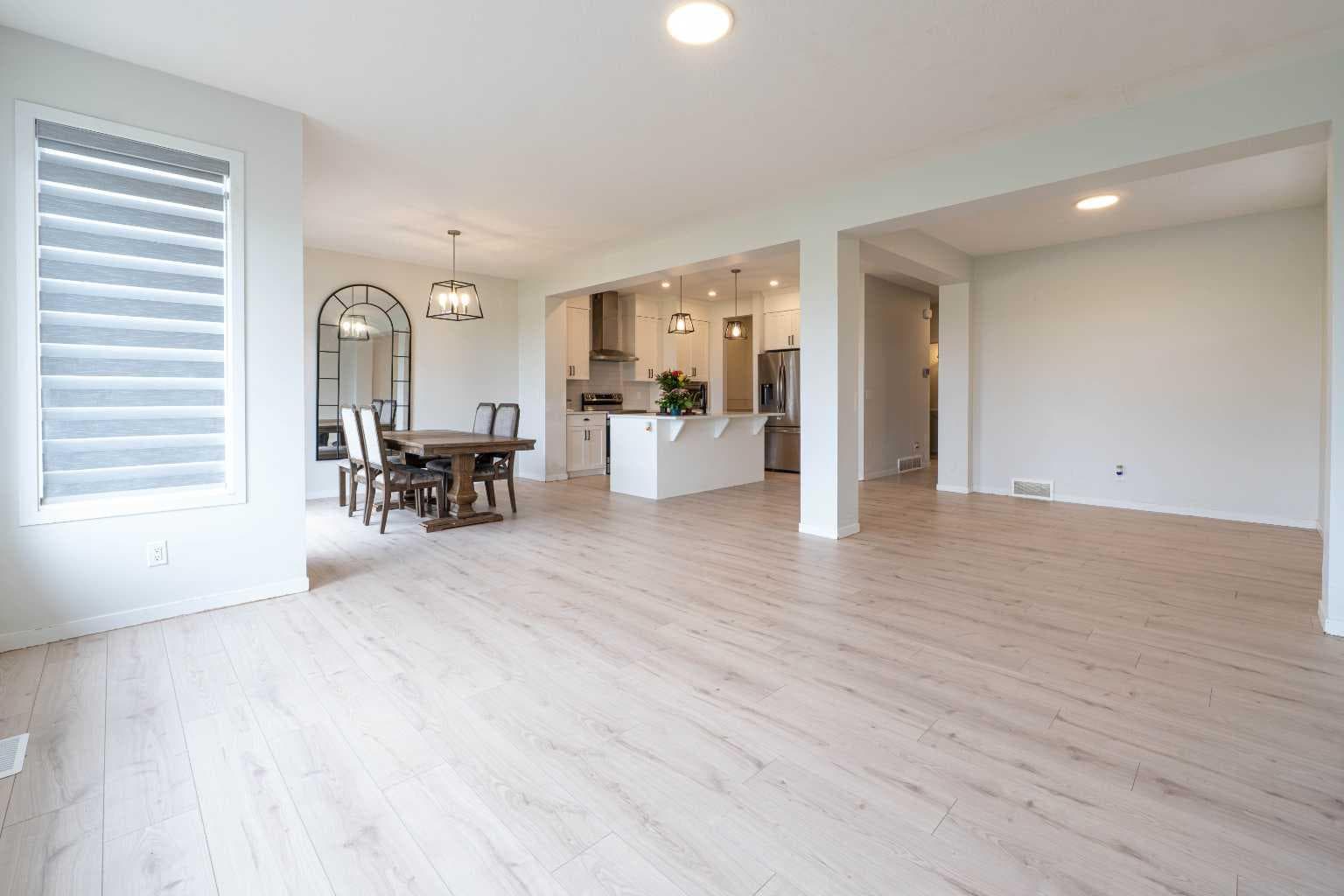 915 Corner Meadows Way NE