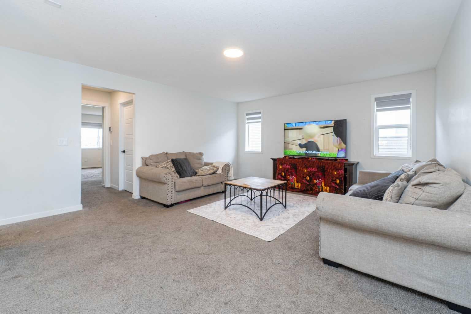 915 Corner Meadows Way NE