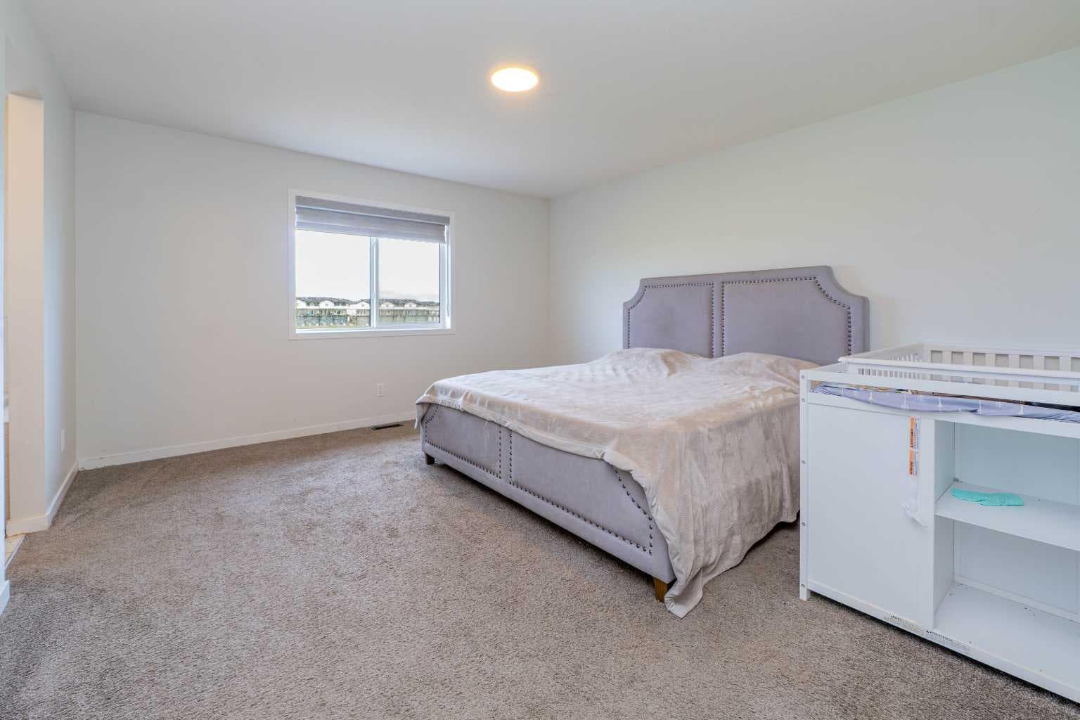 915 Corner Meadows Way NE