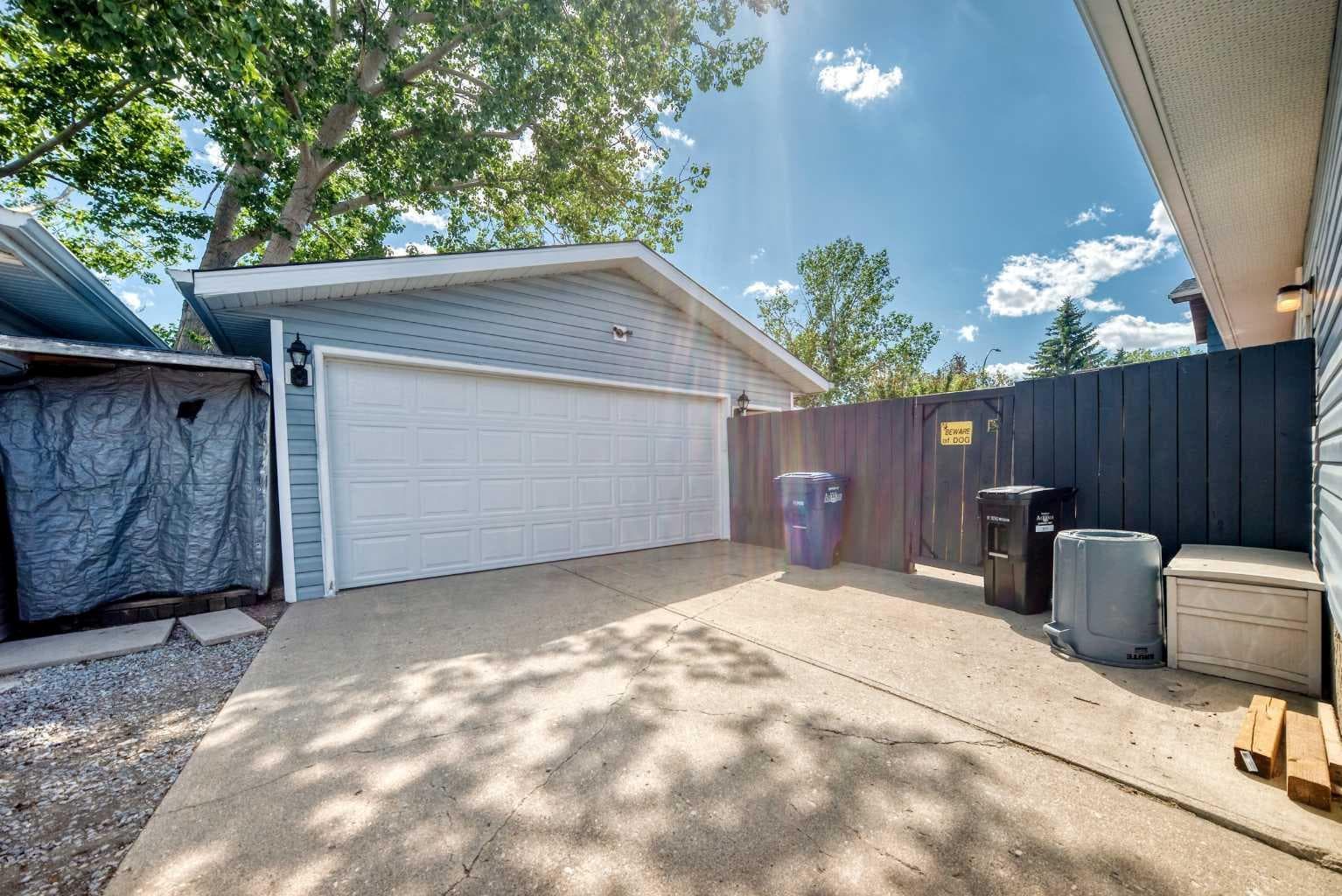 325 Flett Drive NE