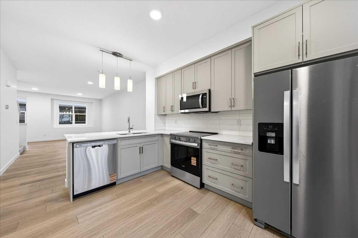 302, 30 Rochester View NW