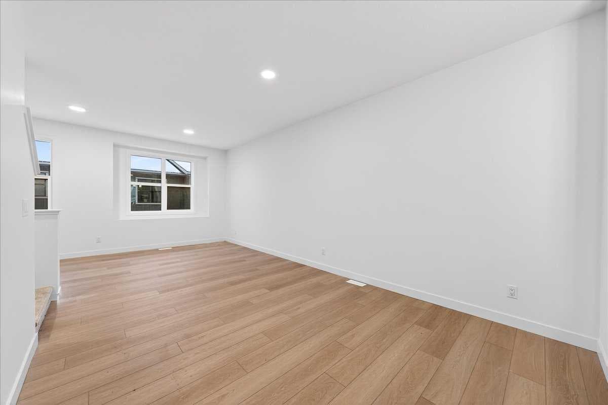 302, 30 Rochester View NW
