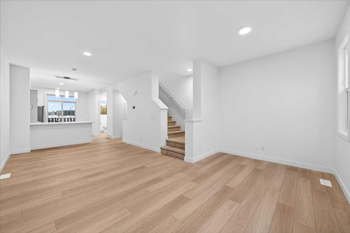 302, 30 Rochester View NW