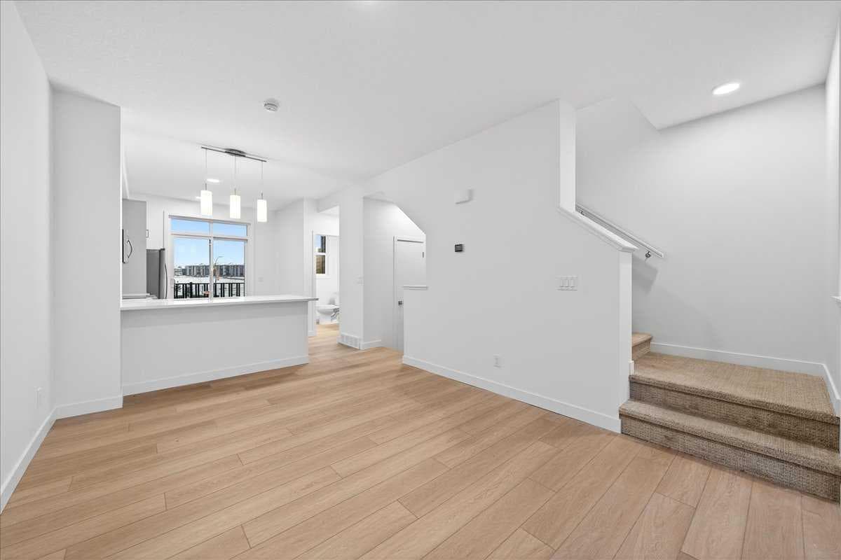 302, 30 Rochester View NW