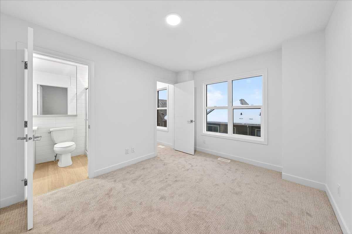 302, 30 Rochester View NW