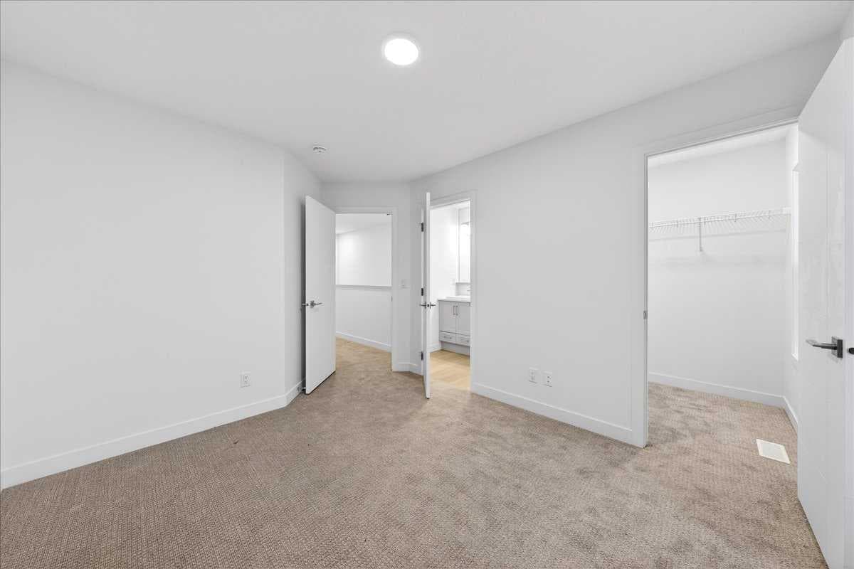 302, 30 Rochester View NW