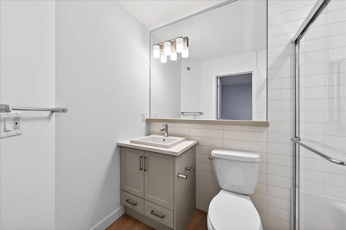 302, 30 Rochester View NW