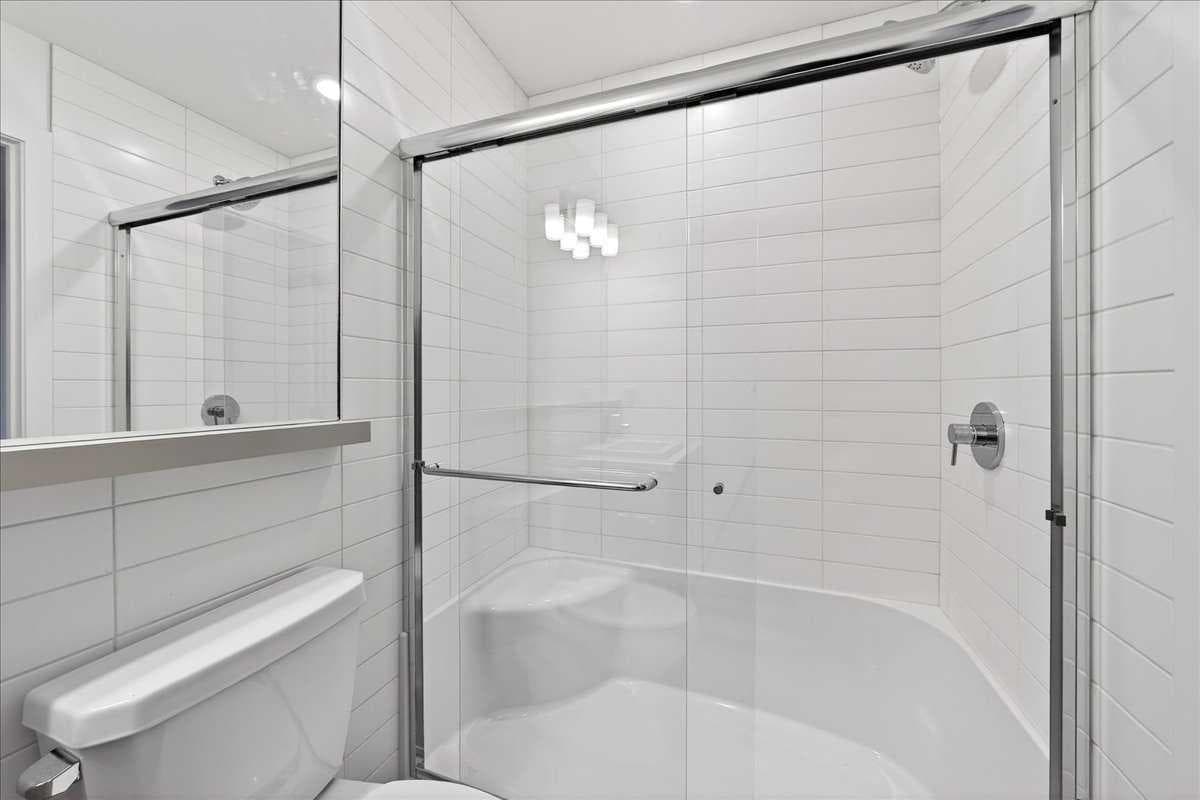 302, 30 Rochester View NW
