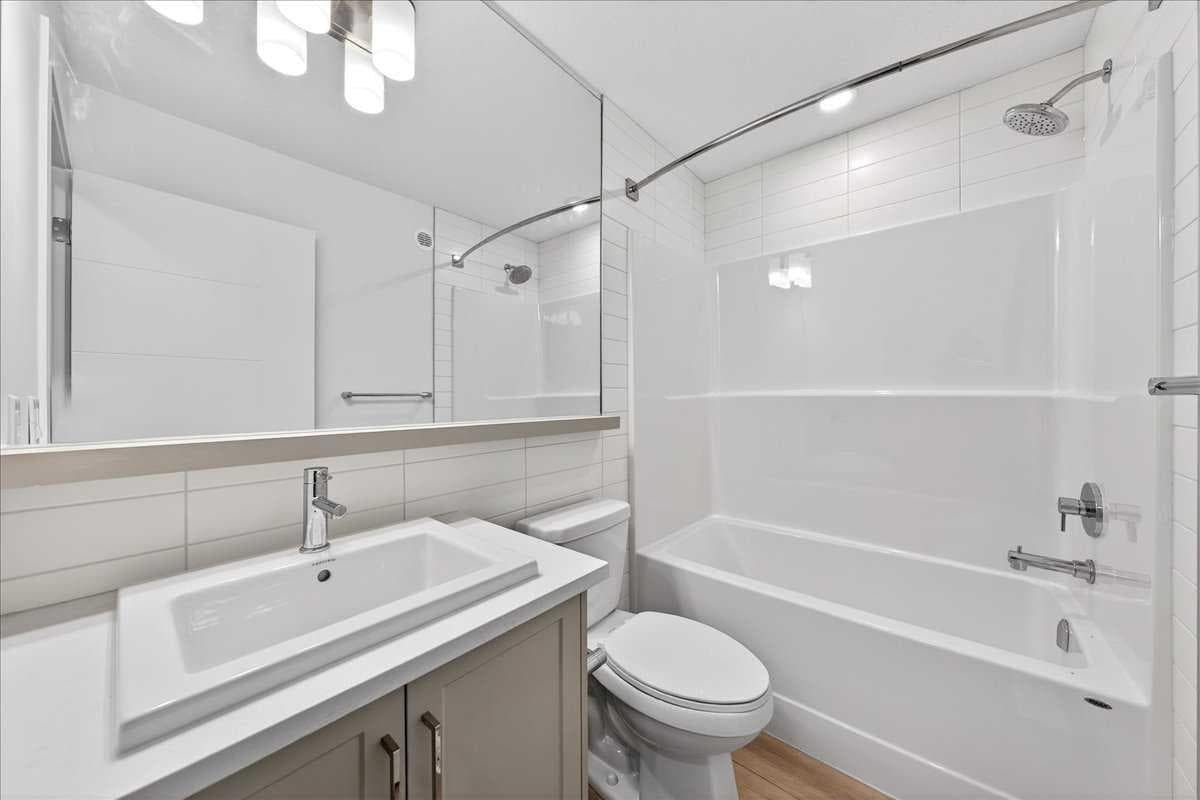 302, 30 Rochester View NW