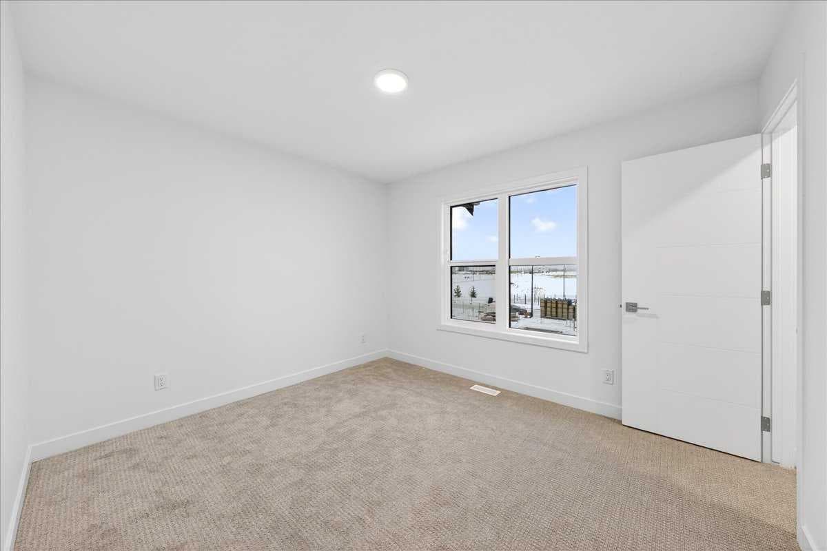 302, 30 Rochester View NW