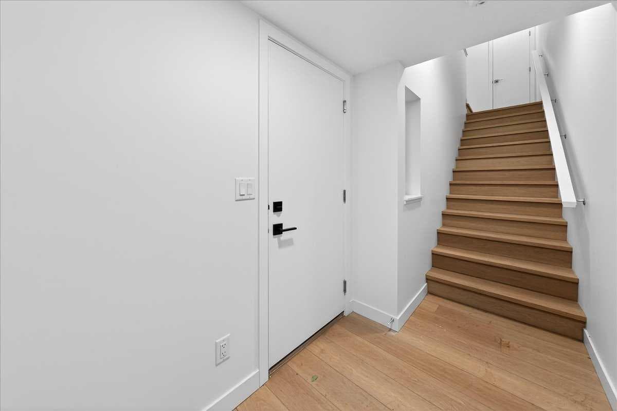 302, 30 Rochester View NW