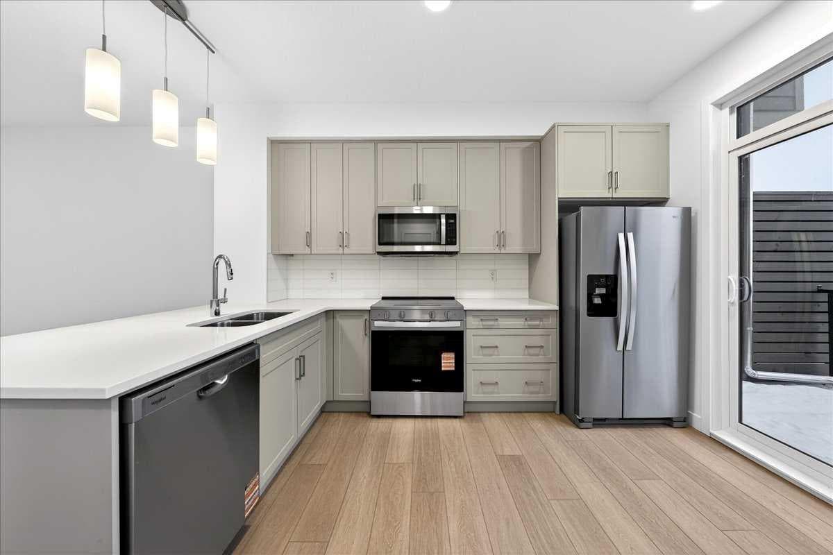 302, 30 Rochester View NW