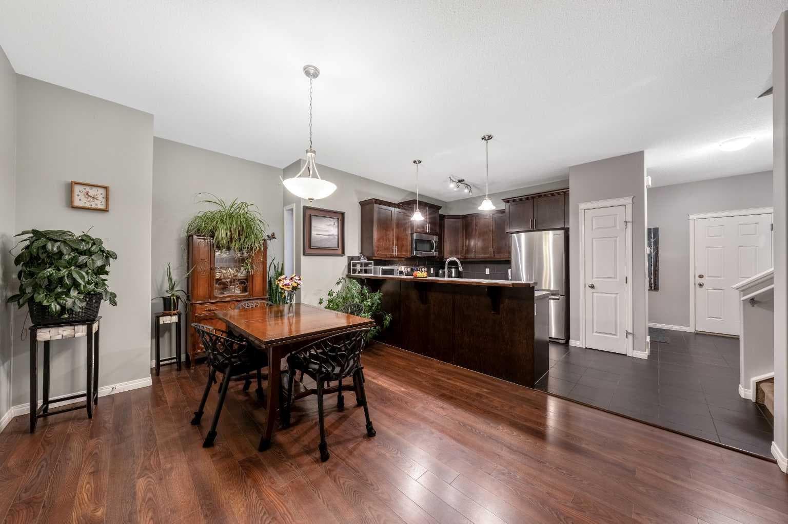 43 Arbours Circle NW