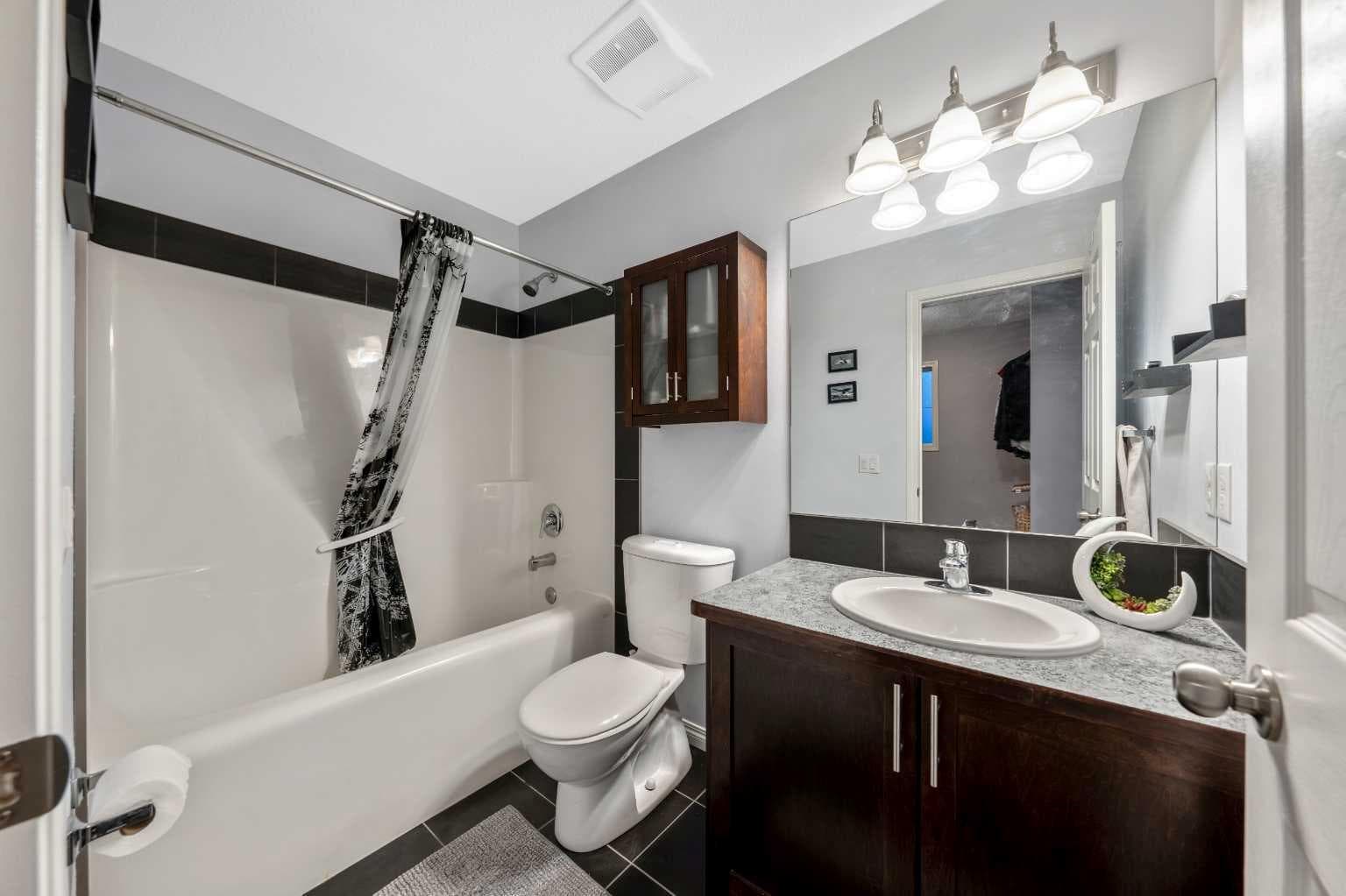 43 Arbours Circle NW