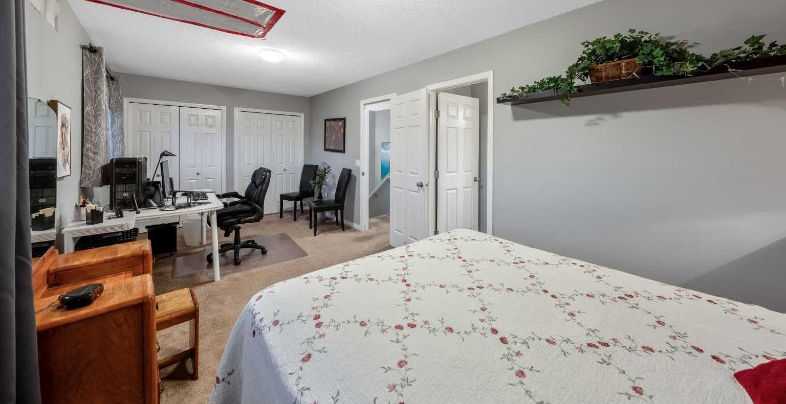 43 Arbours Circle NW