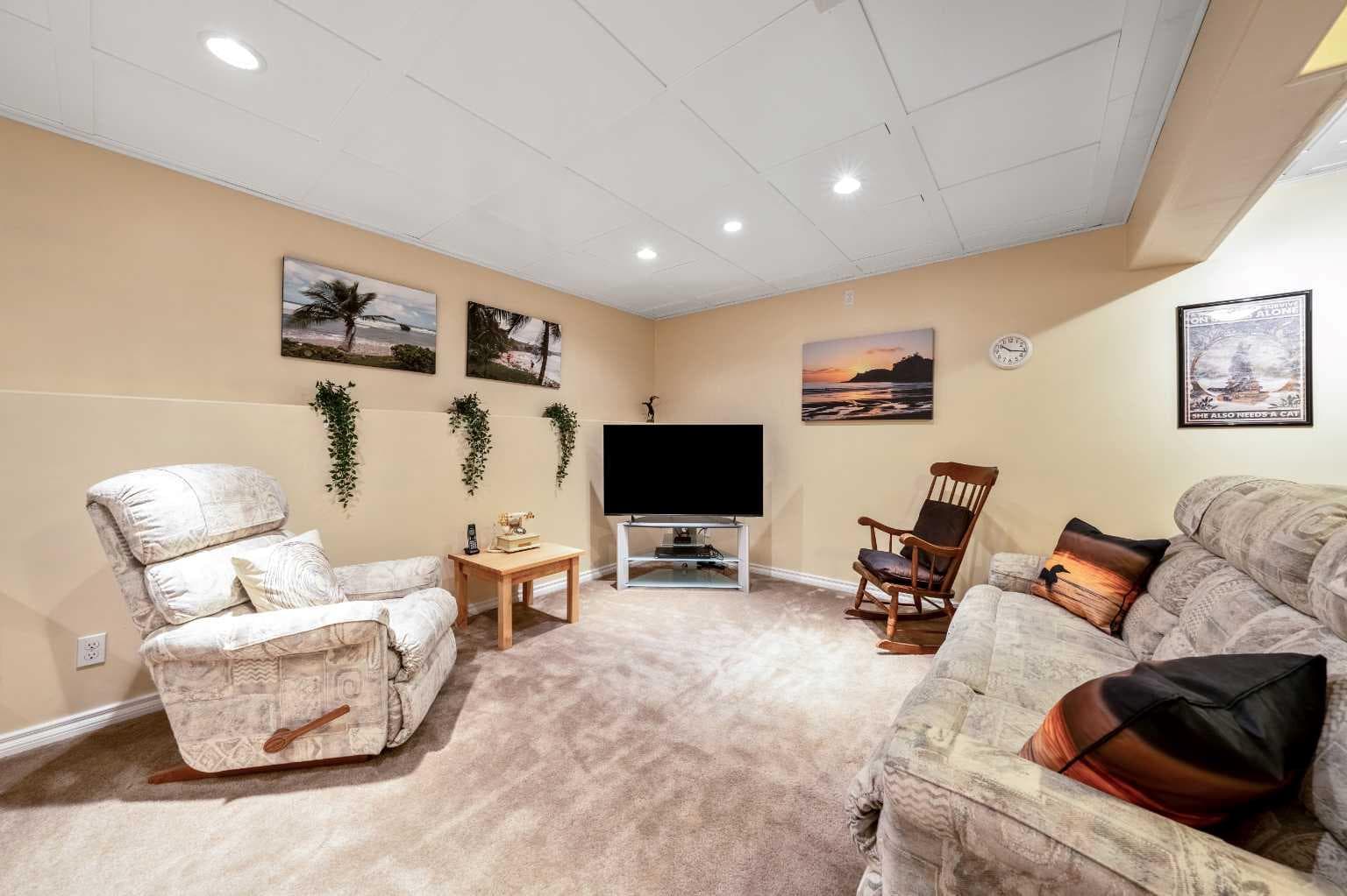 43 Arbours Circle NW