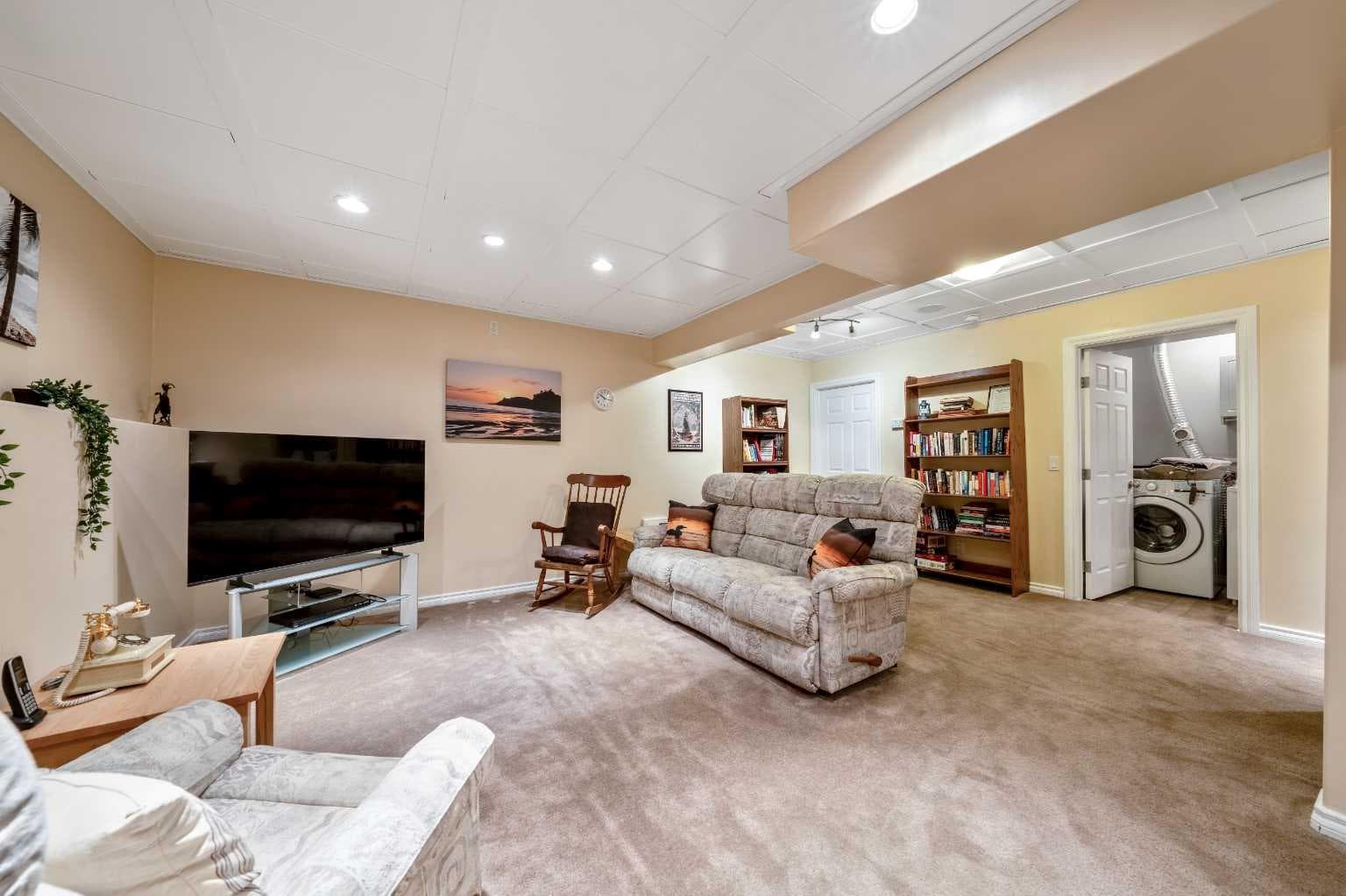 43 Arbours Circle NW