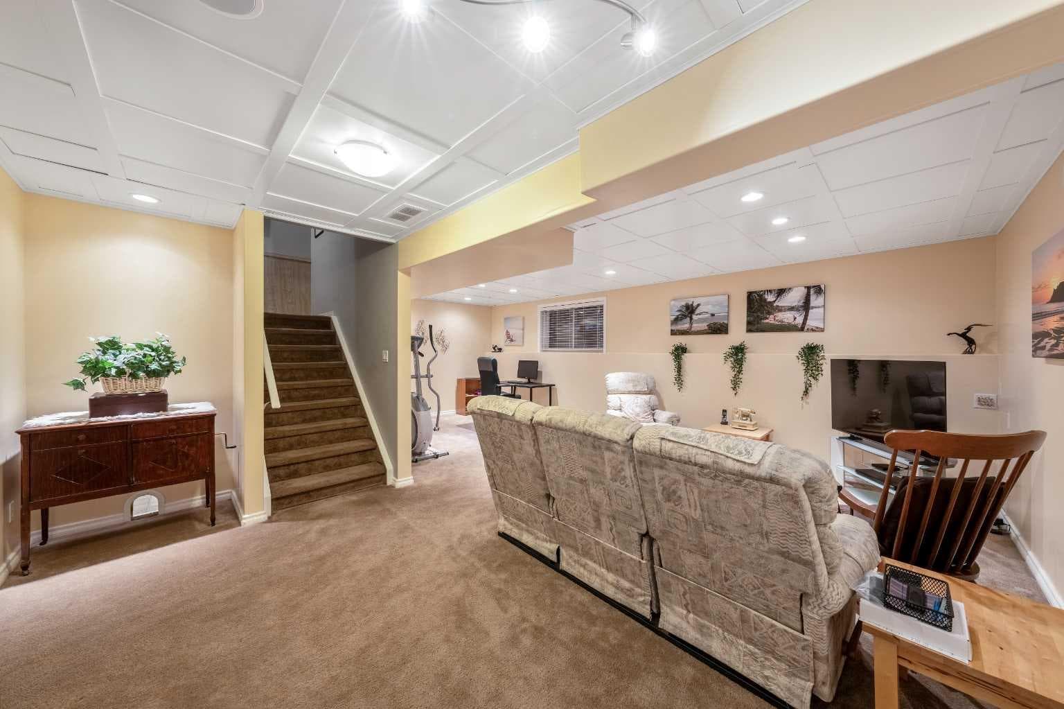 43 Arbours Circle NW