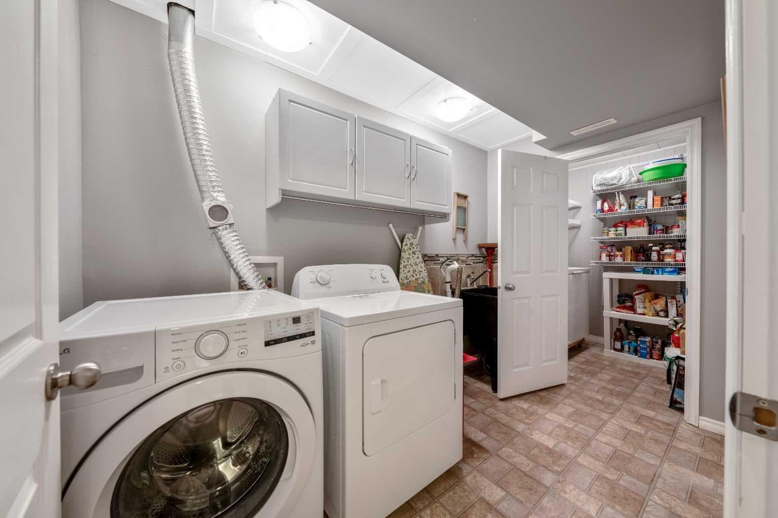 43 Arbours Circle NW