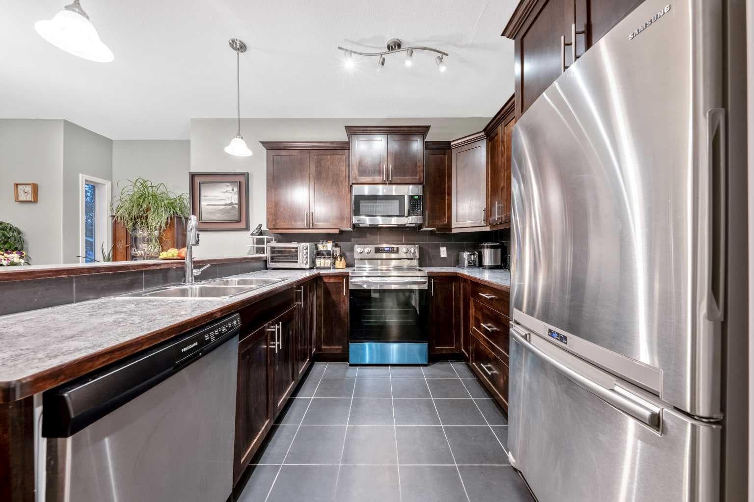 43 Arbours Circle NW
