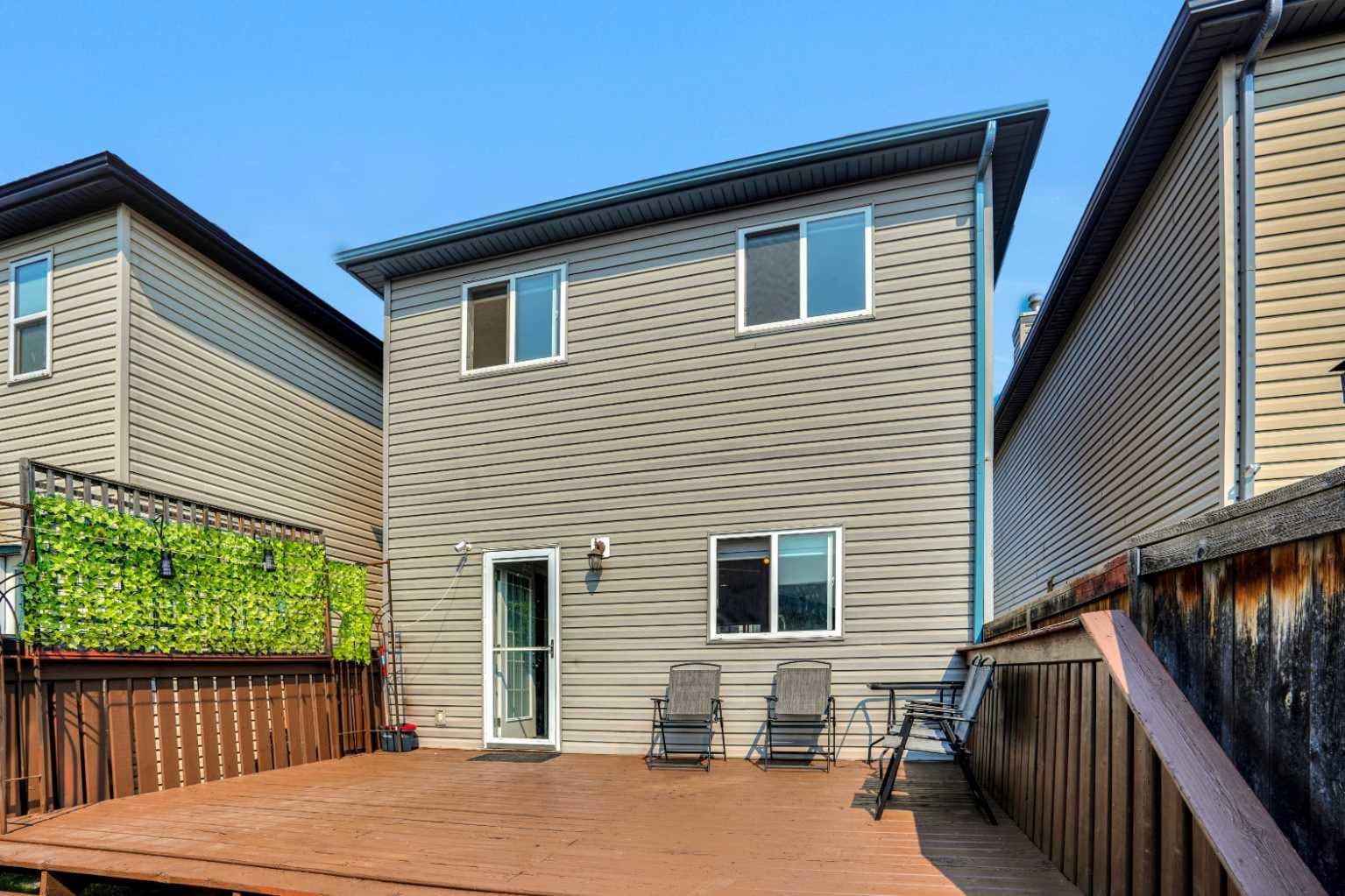 156 Saddlecrest Place NE