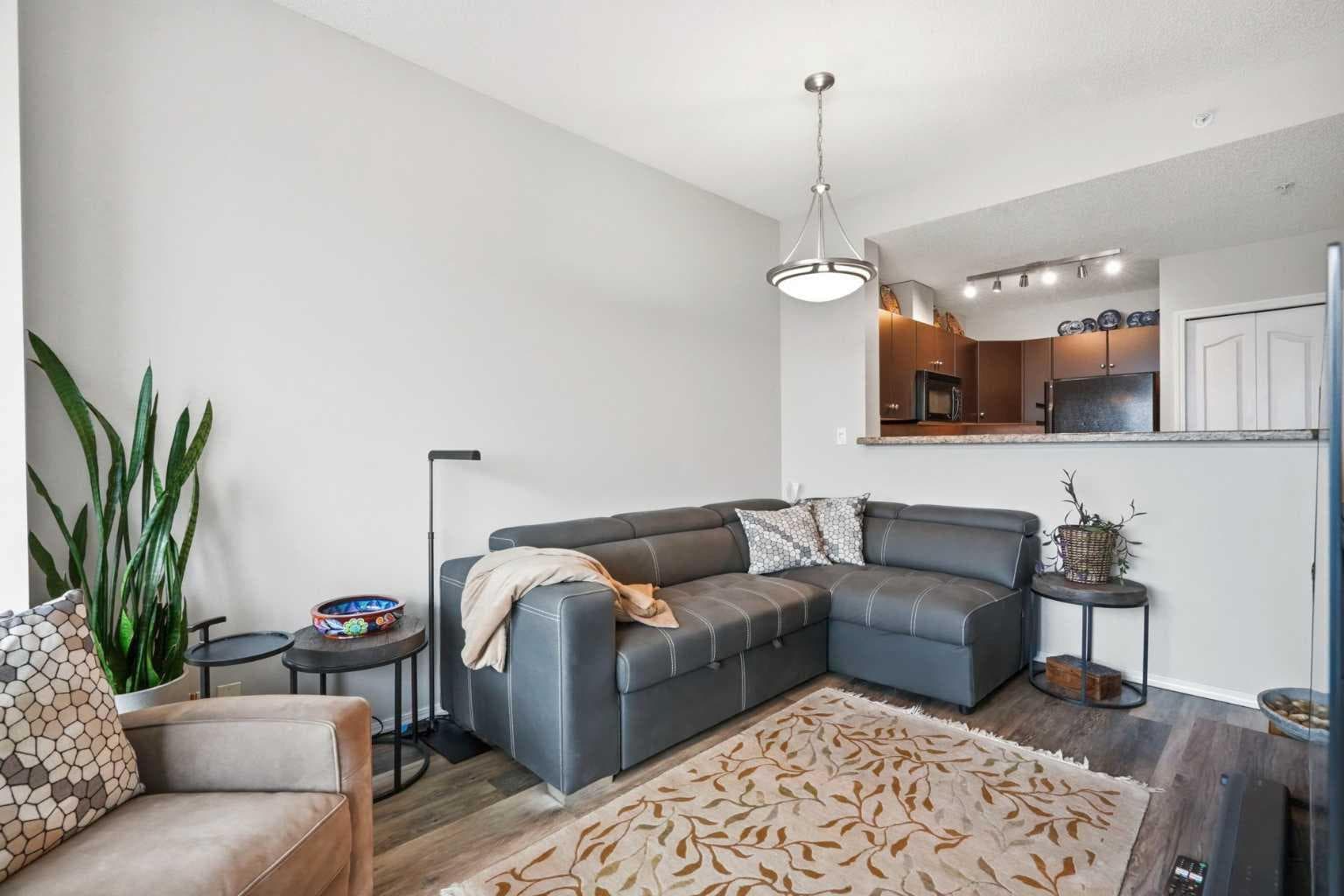 2007, 1053 10 Street SW