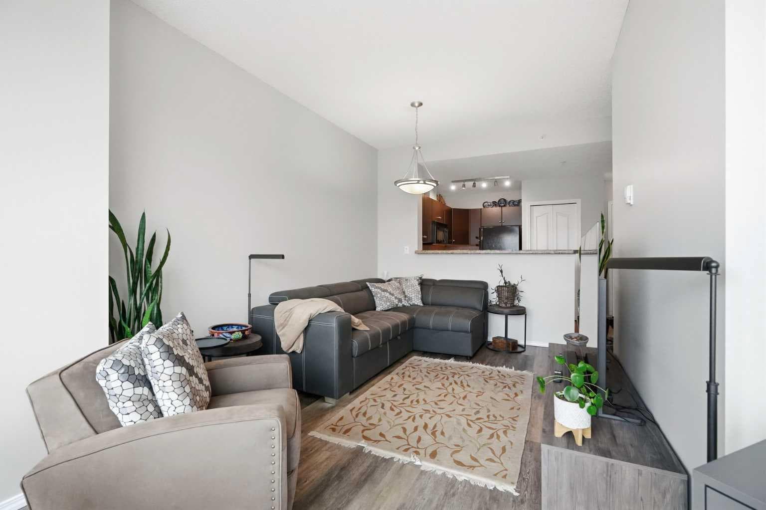2007, 1053 10 Street SW