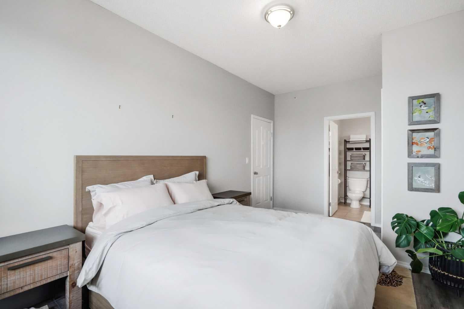 2007, 1053 10 Street SW