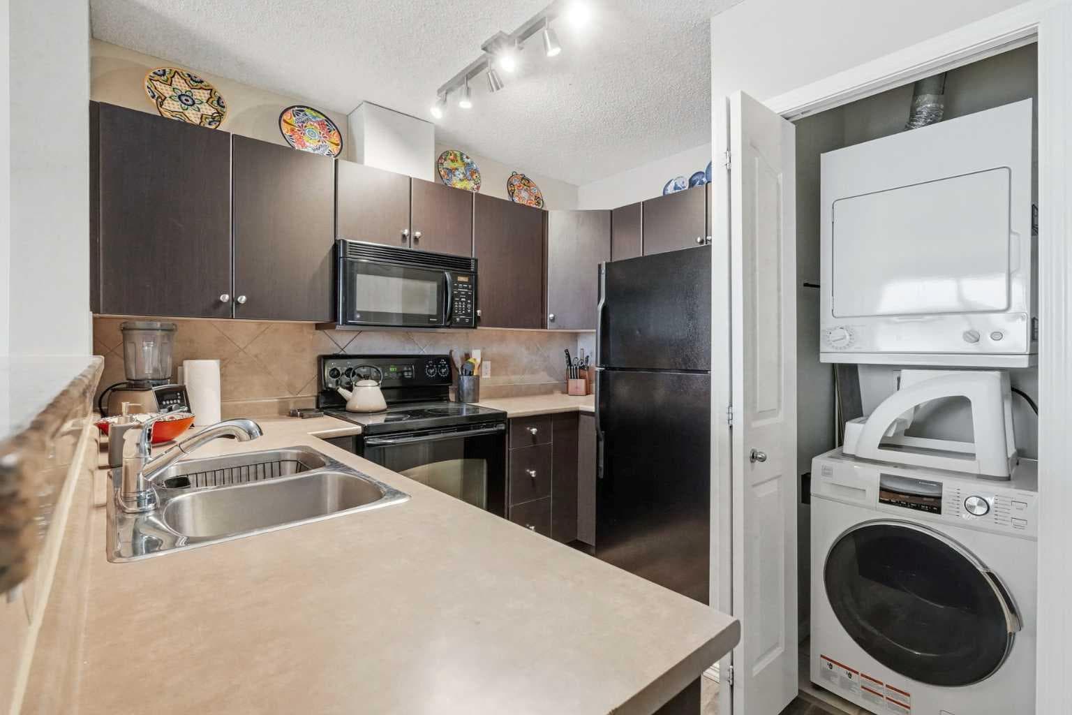 2007, 1053 10 Street SW