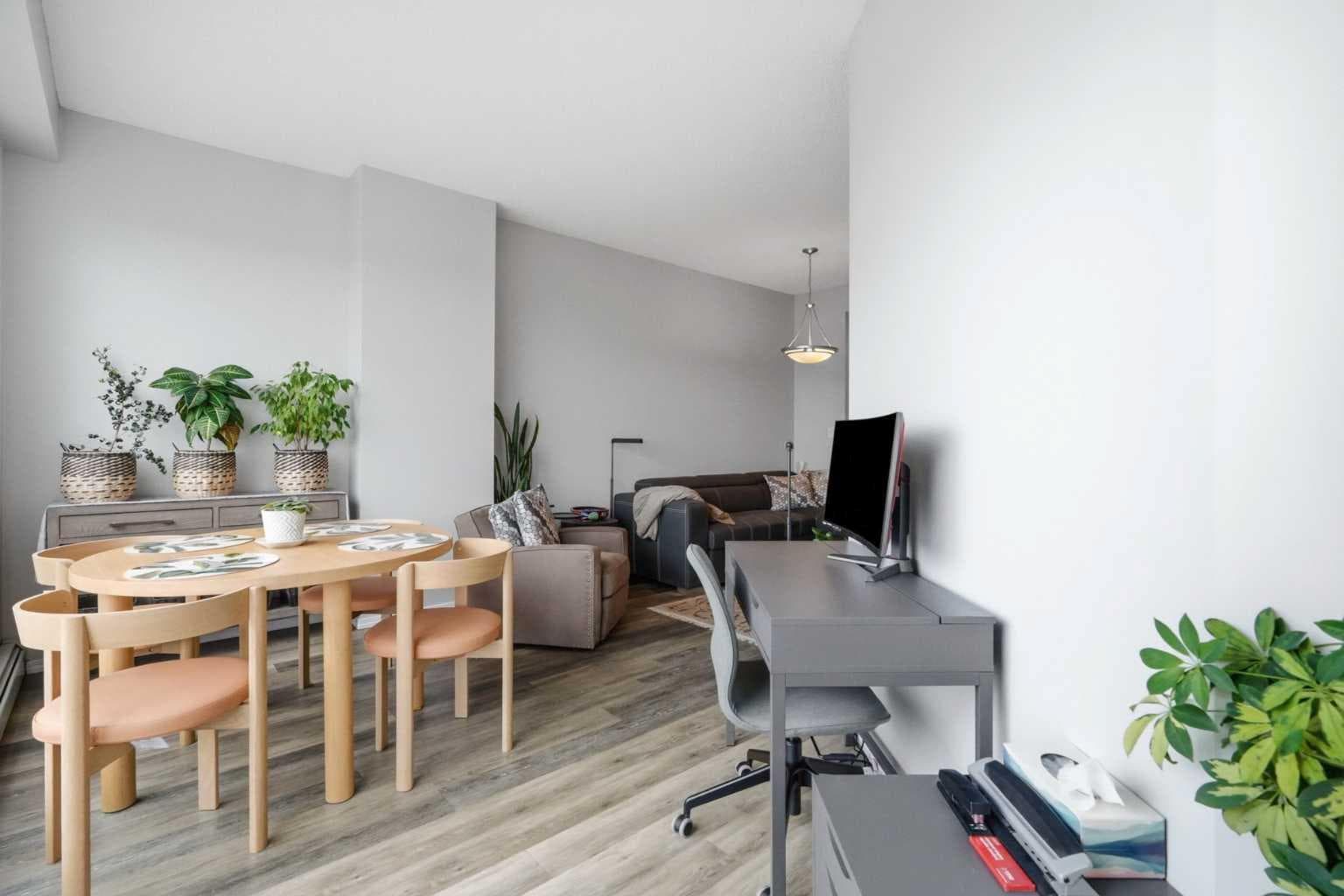 2007, 1053 10 Street SW