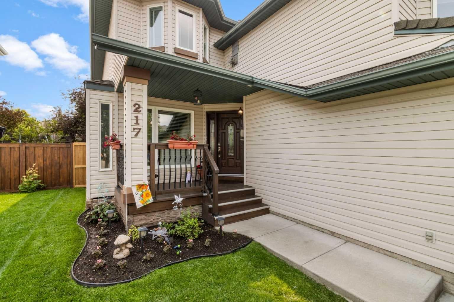 217 Douglas Glen Close SE
