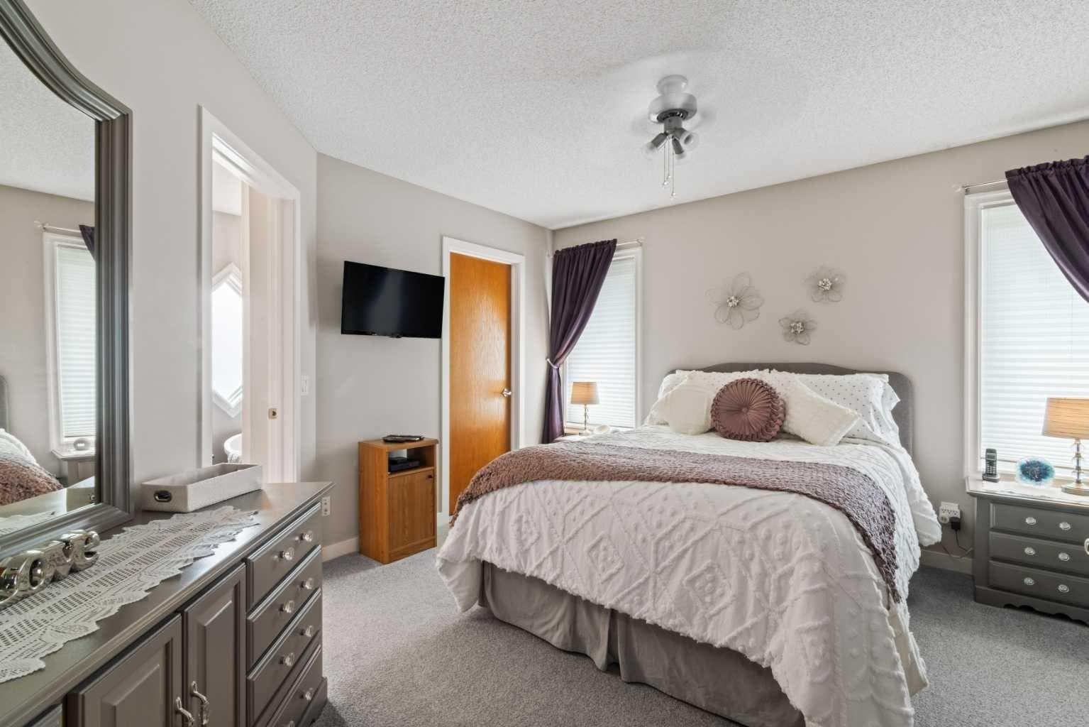 217 Douglas Glen Close SE