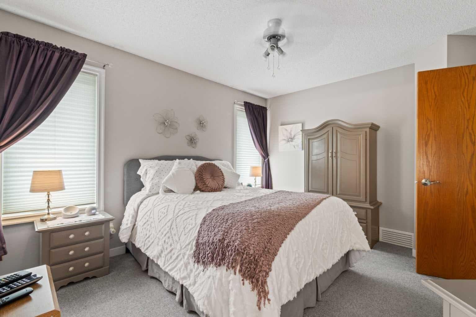 217 Douglas Glen Close SE