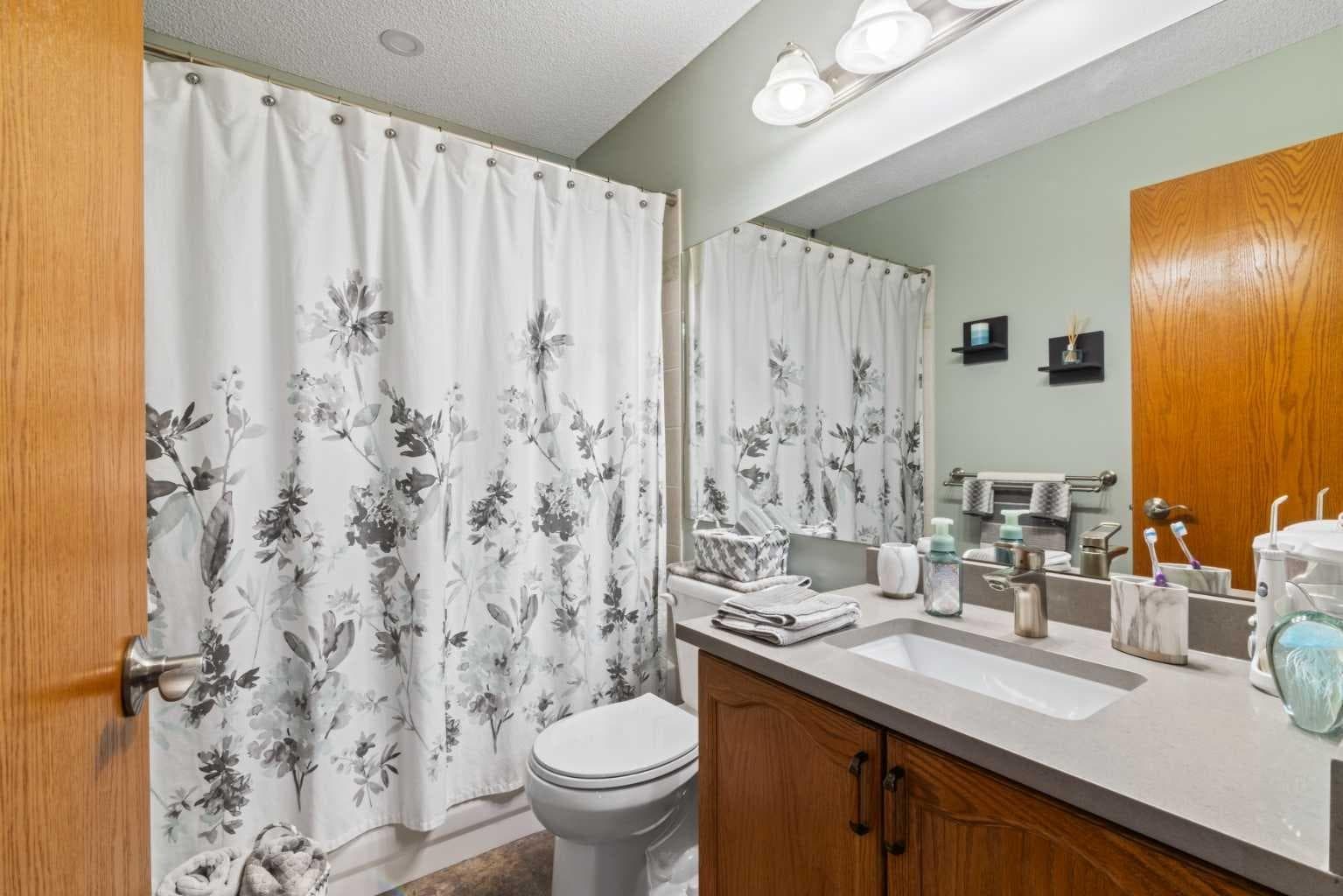 217 Douglas Glen Close SE