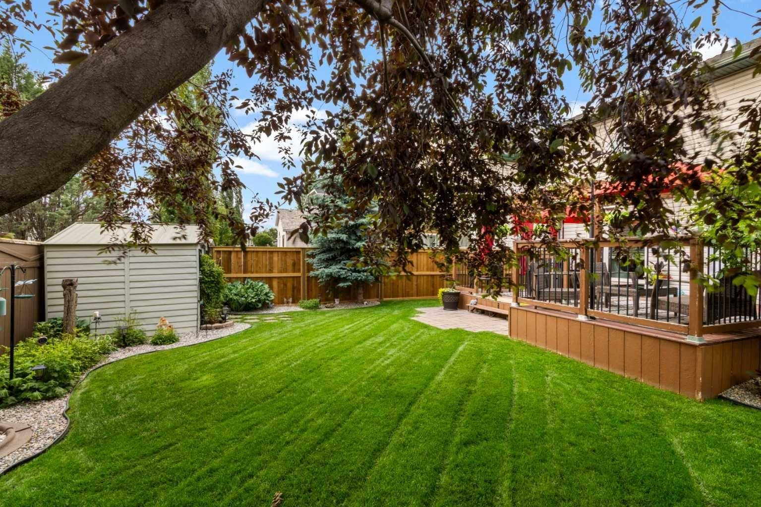 217 Douglas Glen Close SE