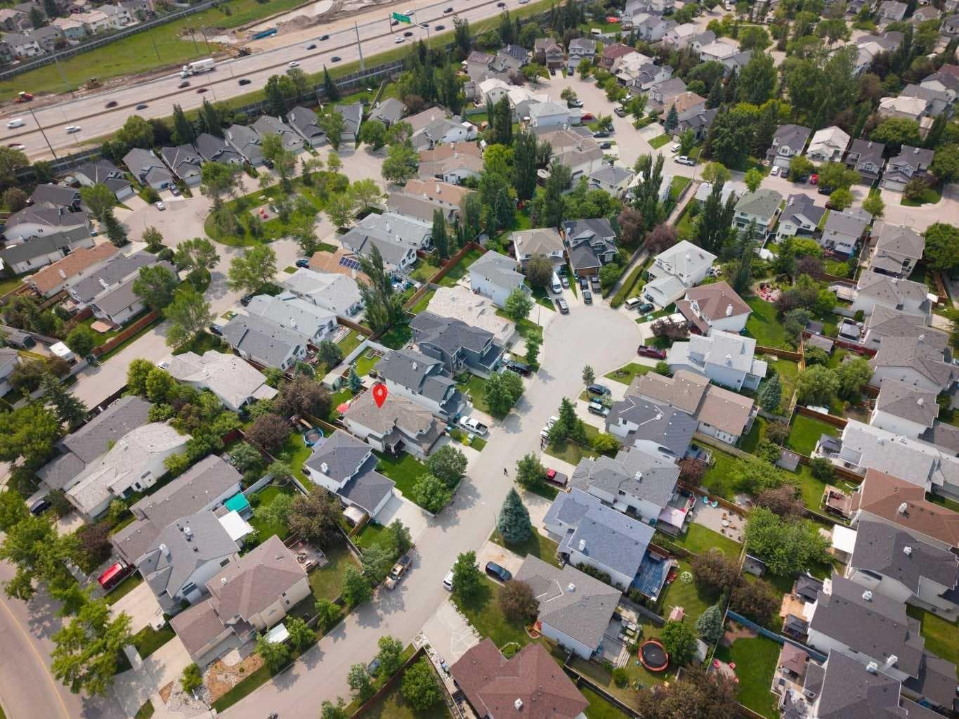 217 Douglas Glen Close SE