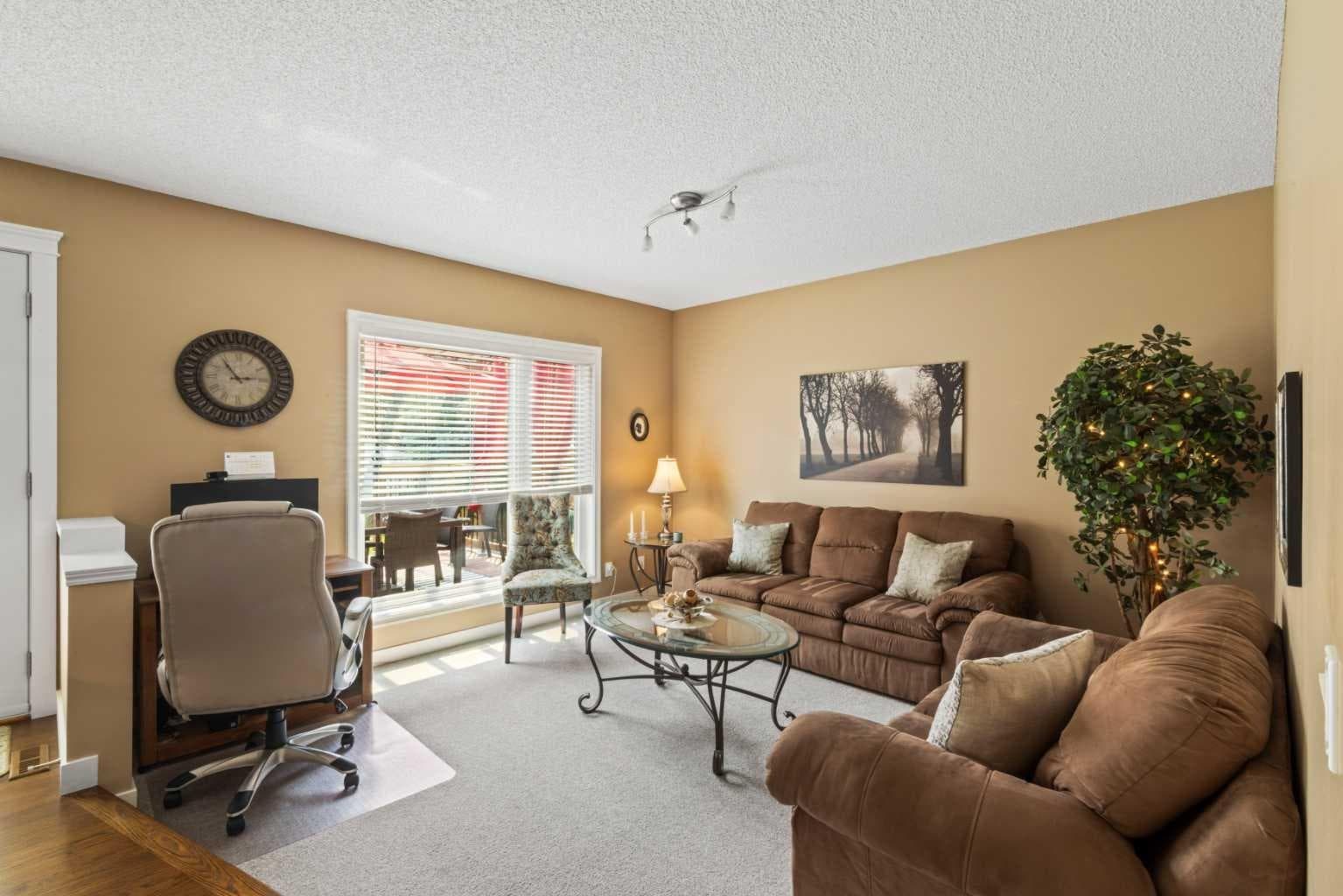 217 Douglas Glen Close SE