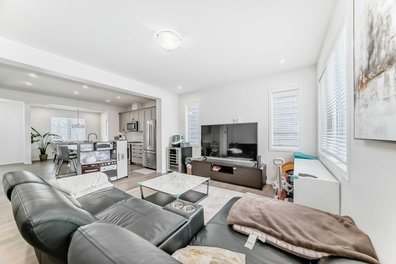 372 Carrington Way NW