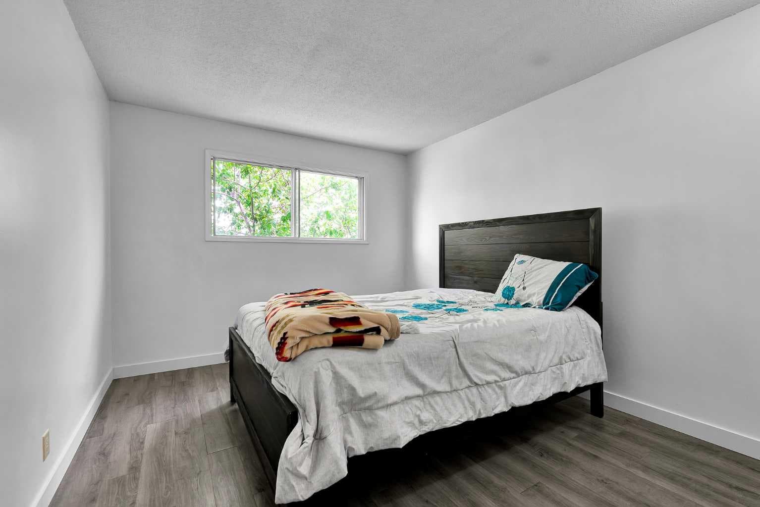 101, 516 Blackthorn Road NE