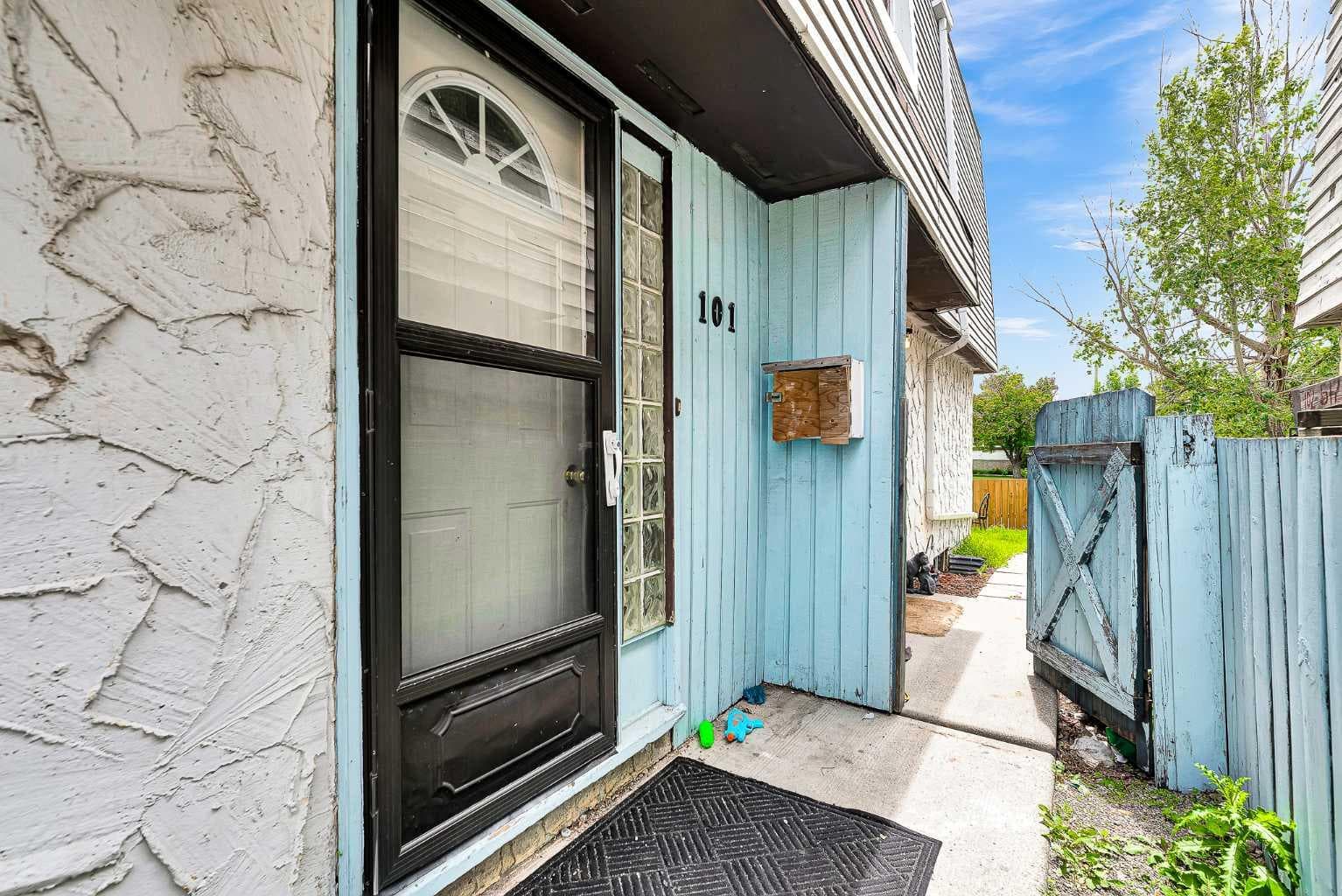 101, 516 Blackthorn Road NE
