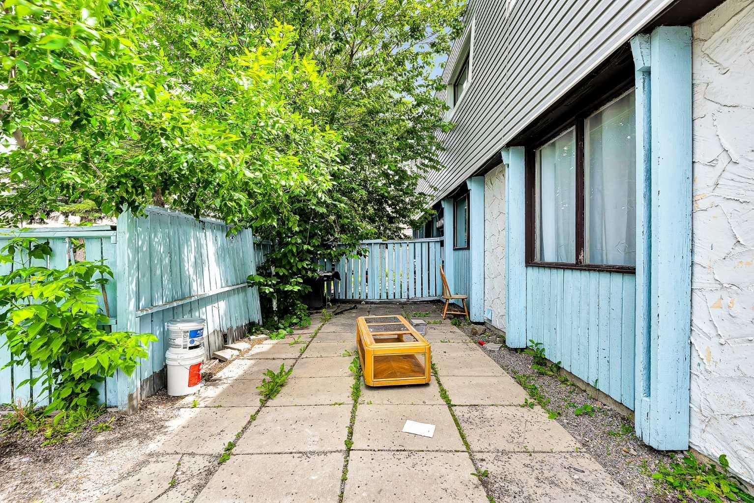 101, 516 Blackthorn Road NE