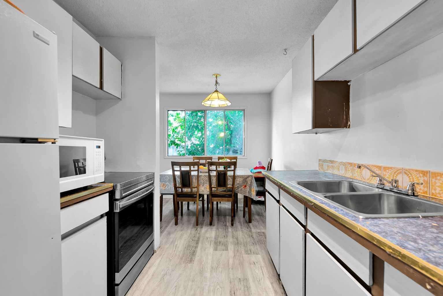 101, 516 Blackthorn Road NE