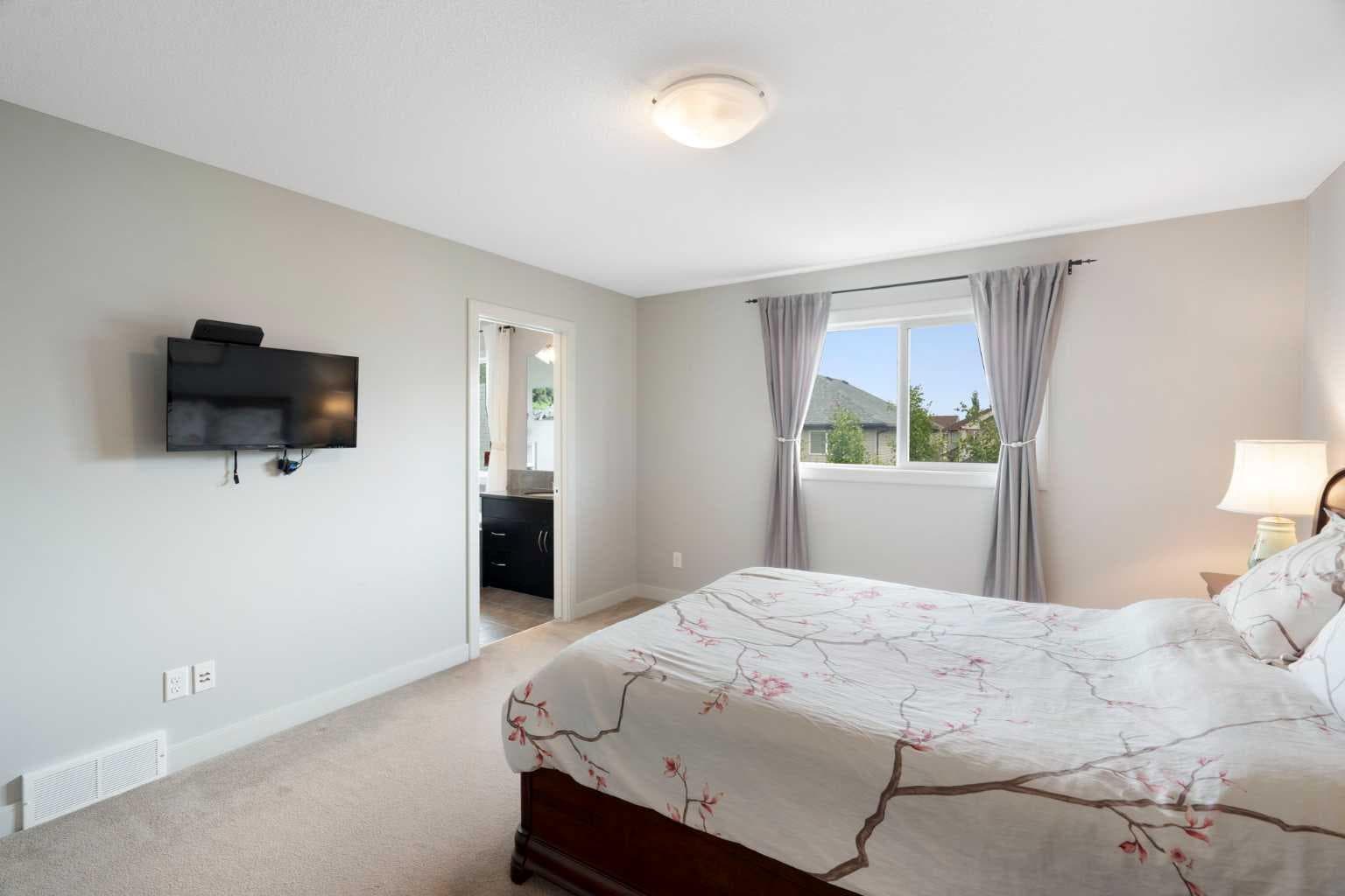70 Everwoods Park SW